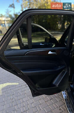 Позашляховик / Кросовер Mercedes-Benz M-Class 2011 в 