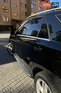 Позашляховик / Кросовер Mercedes-Benz M-Class 2011 в 