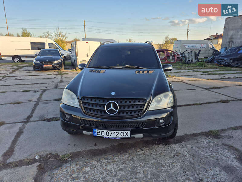 Mercedes-Benz M-Class 2005