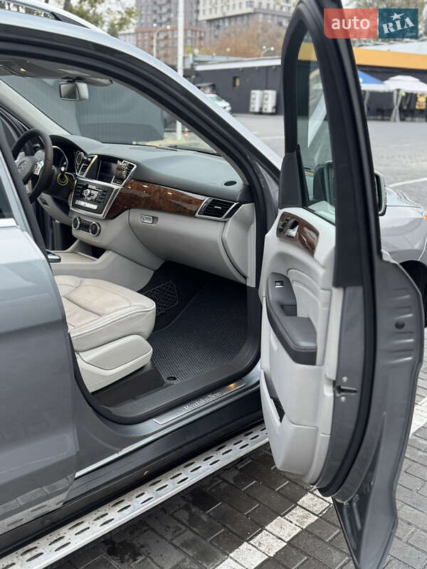 Позашляховик / Кросовер Mercedes-Benz M-Class 2012 в Дніпрі фото 19 Позашляховик / Кросовер Mercedes-Benz M-Class 2012 в Дніпрі