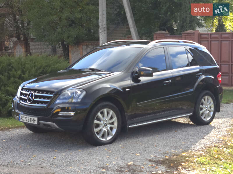 Позашляховик / Кросовер Mercedes-Benz M-Class 2010 в Харкові