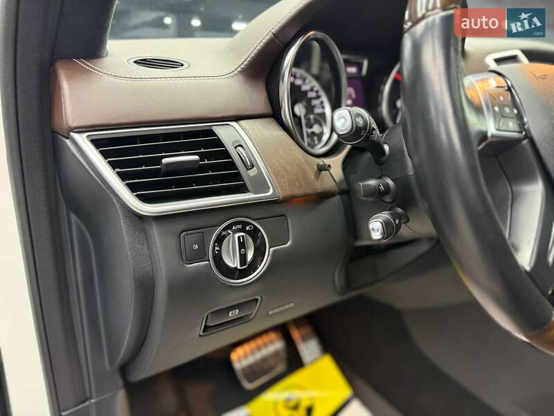 Внедорожник / Кроссовер Mercedes-Benz M-Class 2013 в Черновцах