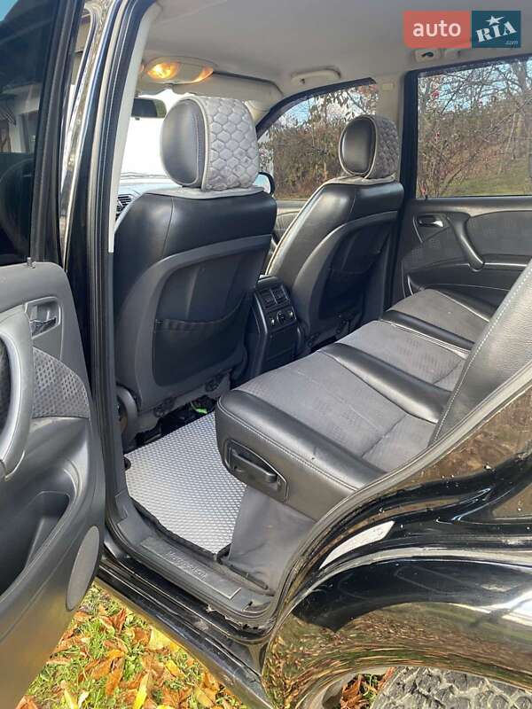 Позашляховик / Кросовер Mercedes-Benz M-Class 2004 в Чернівцях