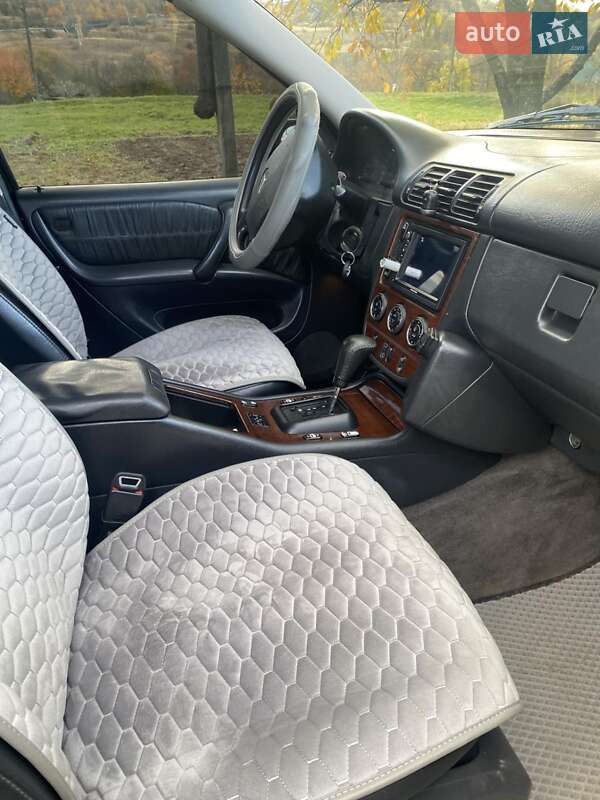 Позашляховик / Кросовер Mercedes-Benz M-Class 2004 в Чернівцях