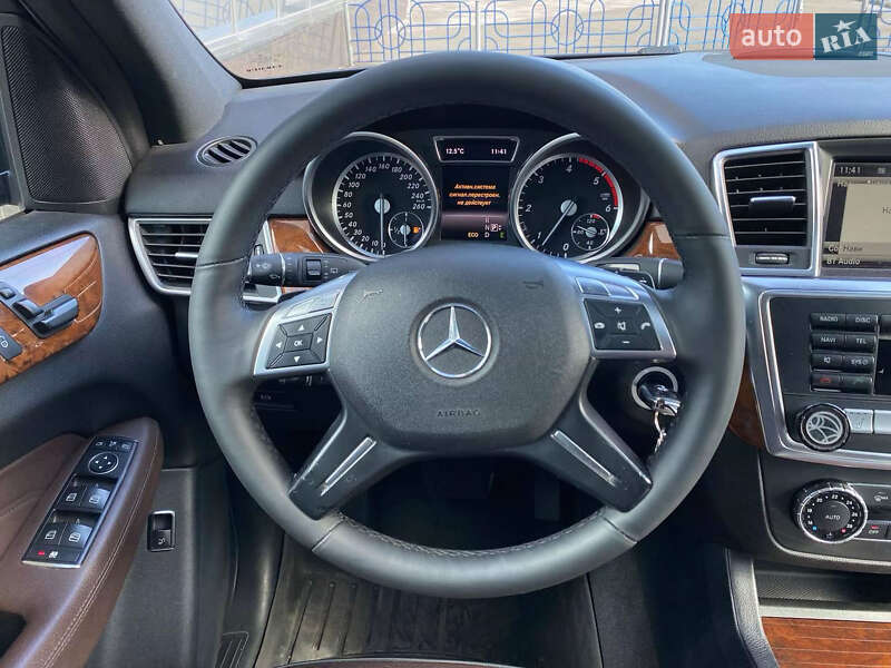 Внедорожник / Кроссовер Mercedes-Benz M-Class 2013 в Киеве