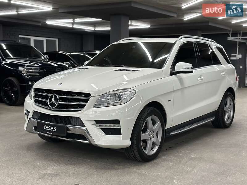 Mercedes-Benz M-Class 2011 Mercedes-Benz M-Class 2011