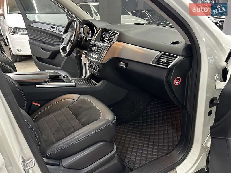 Внедорожник / Кроссовер Mercedes-Benz M-Class 2011 в Харькове