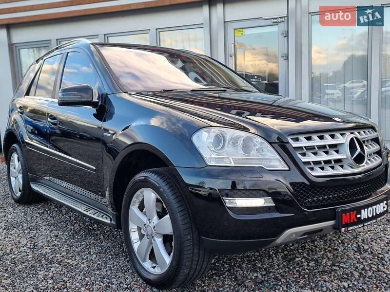 Внедорожник / Кроссовер Mercedes-Benz M-Class 2010 в Киеве