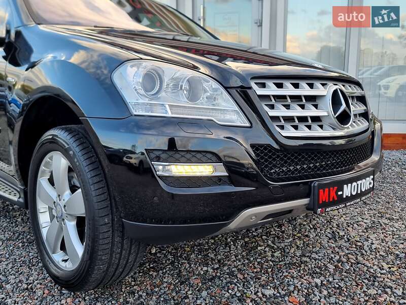 Внедорожник / Кроссовер Mercedes-Benz M-Class 2010 в Киеве