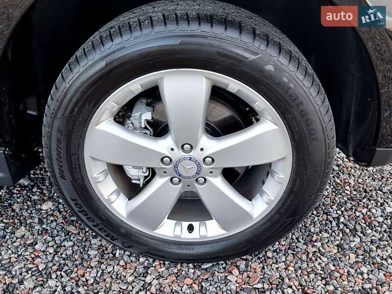 Внедорожник / Кроссовер Mercedes-Benz M-Class 2010 в Киеве