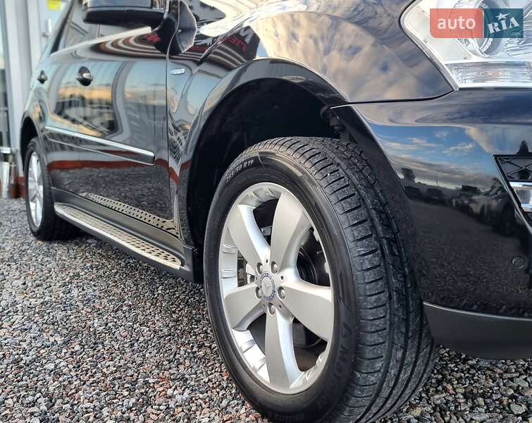 Внедорожник / Кроссовер Mercedes-Benz M-Class 2010 в Киеве