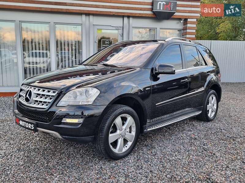 Внедорожник / Кроссовер Mercedes-Benz M-Class 2010 в Киеве