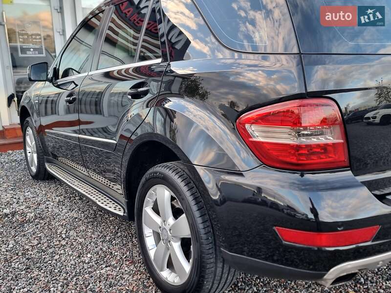 Внедорожник / Кроссовер Mercedes-Benz M-Class 2010 в Киеве