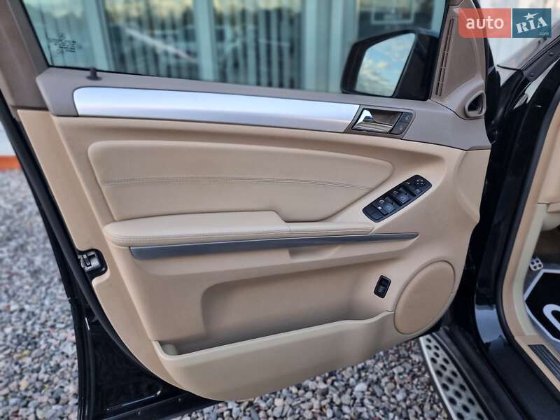 Внедорожник / Кроссовер Mercedes-Benz M-Class 2010 в Киеве