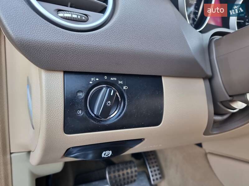 Внедорожник / Кроссовер Mercedes-Benz M-Class 2010 в Киеве