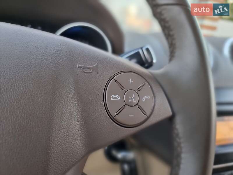 Внедорожник / Кроссовер Mercedes-Benz M-Class 2010 в Киеве