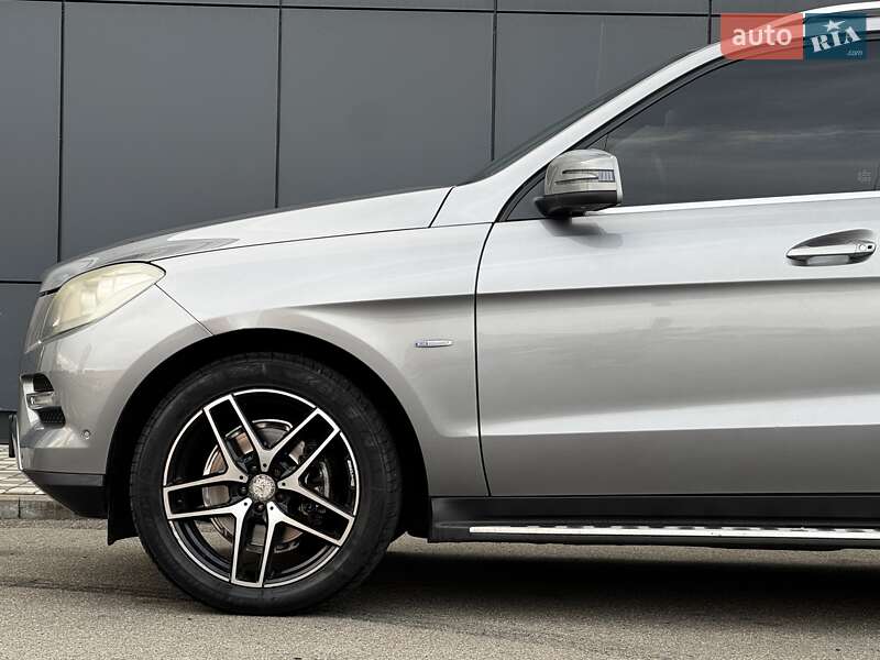 Внедорожник / Кроссовер Mercedes-Benz M-Class 2011 в Киеве