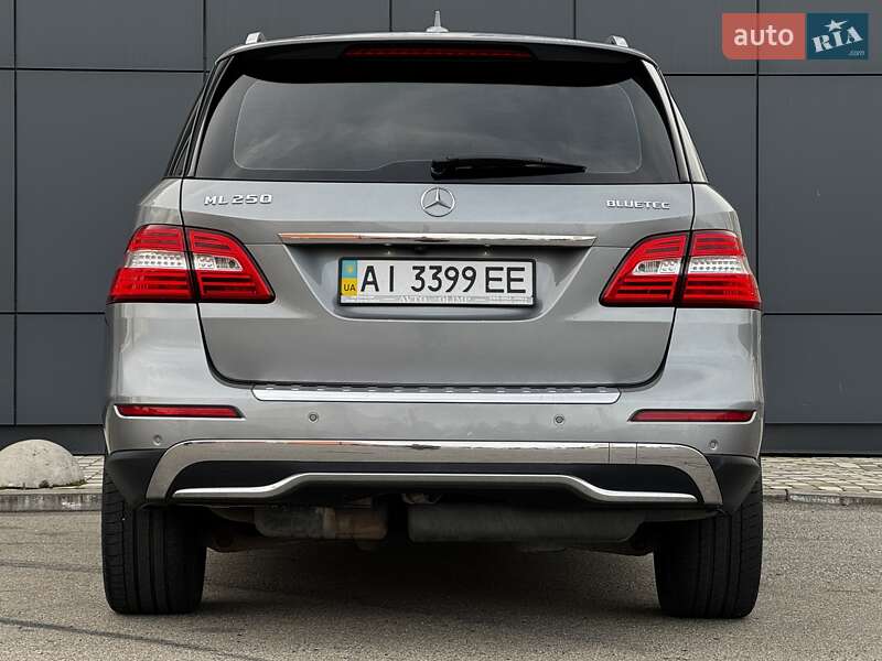 Внедорожник / Кроссовер Mercedes-Benz M-Class 2011 в Киеве