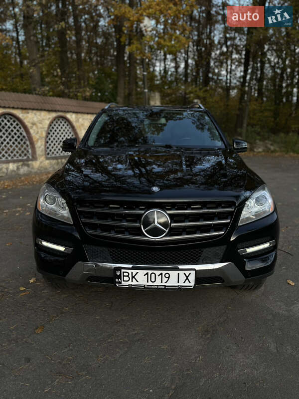 Позашляховик / Кросовер Mercedes-Benz M-Class 2011 в Рівному
