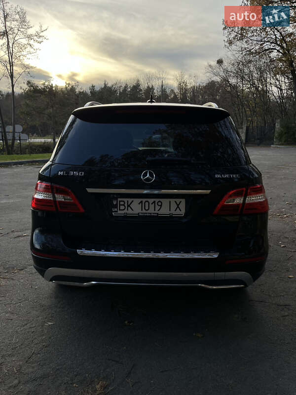 Позашляховик / Кросовер Mercedes-Benz M-Class 2011 в Рівному