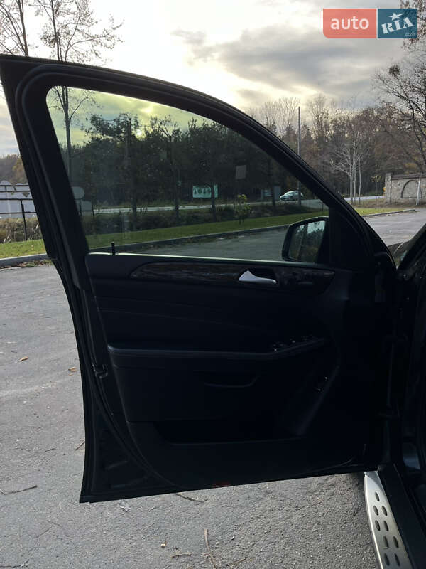 Позашляховик / Кросовер Mercedes-Benz M-Class 2011 в Рівному