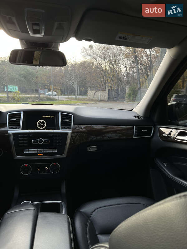 Позашляховик / Кросовер Mercedes-Benz M-Class 2011 в Рівному