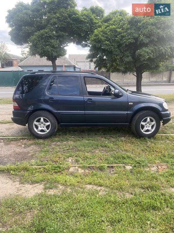 Позашляховик / Кросовер Mercedes-Benz M-Class 2001 в Харкові
