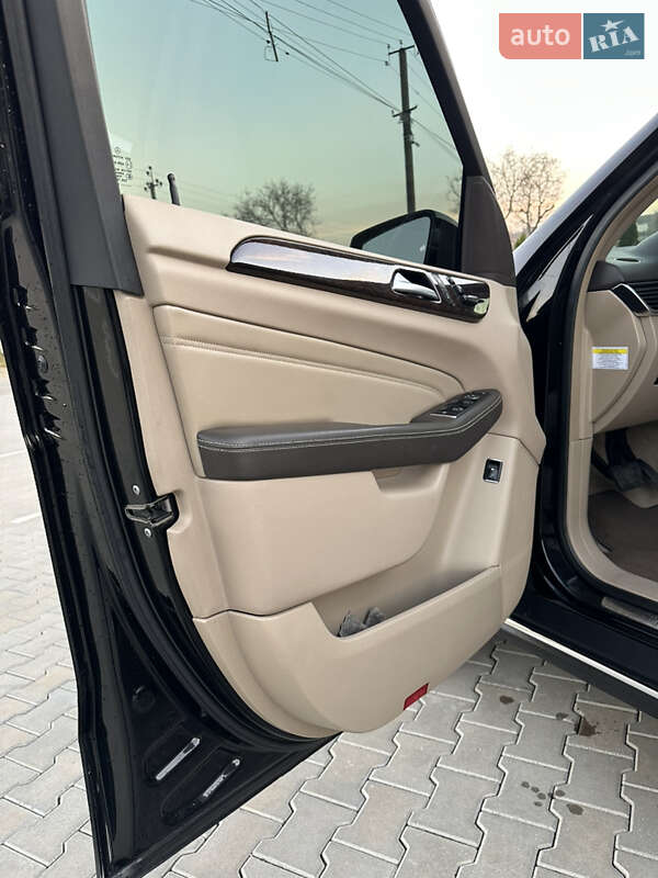 Внедорожник / Кроссовер Mercedes-Benz M-Class 2013 в Черновцах