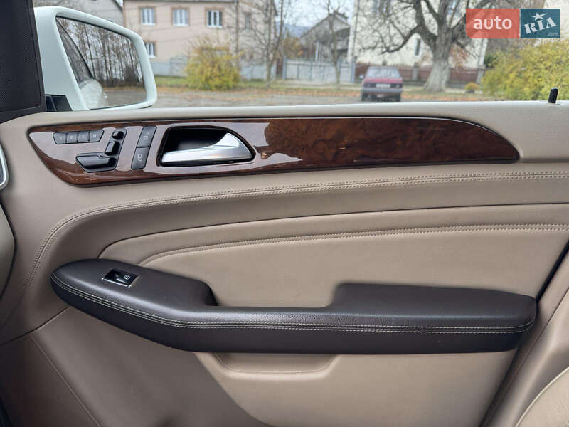 Внедорожник / Кроссовер Mercedes-Benz M-Class 2012 в Черновцах