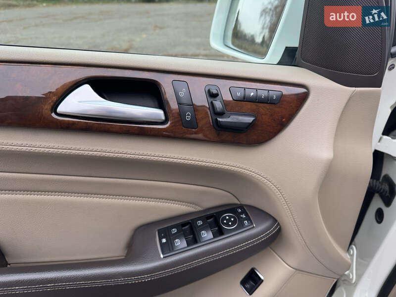 Внедорожник / Кроссовер Mercedes-Benz M-Class 2012 в Черновцах