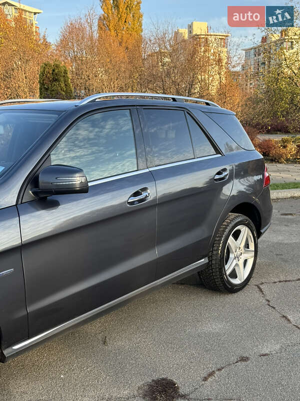 Внедорожник / Кроссовер Mercedes-Benz M-Class 2012 в Киеве