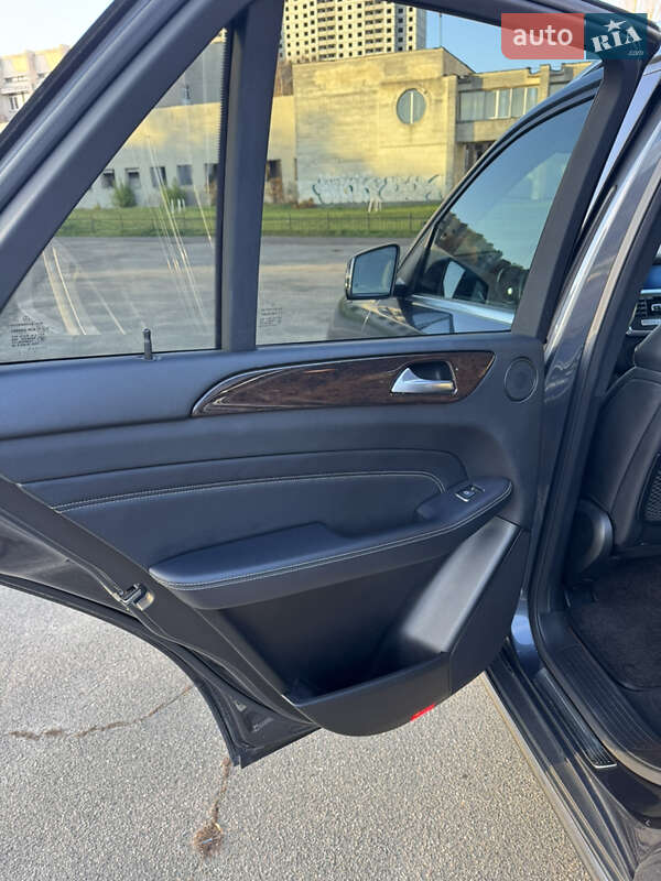 Внедорожник / Кроссовер Mercedes-Benz M-Class 2012 в Киеве