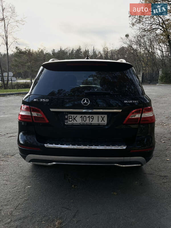 Позашляховик / Кросовер Mercedes-Benz M-Class 2011 в Рівному