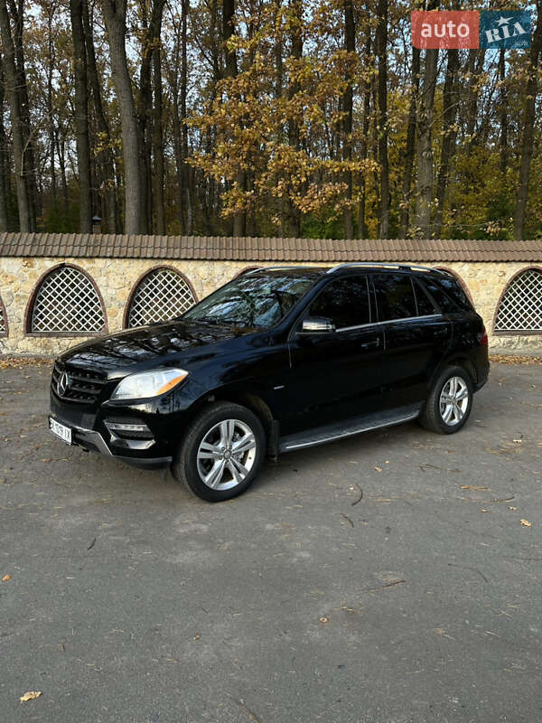 Позашляховик / Кросовер Mercedes-Benz M-Class 2011 в Рівному