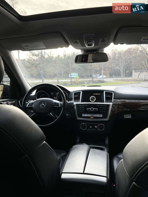Позашляховик / Кросовер Mercedes-Benz M-Class 2011 в Рівному