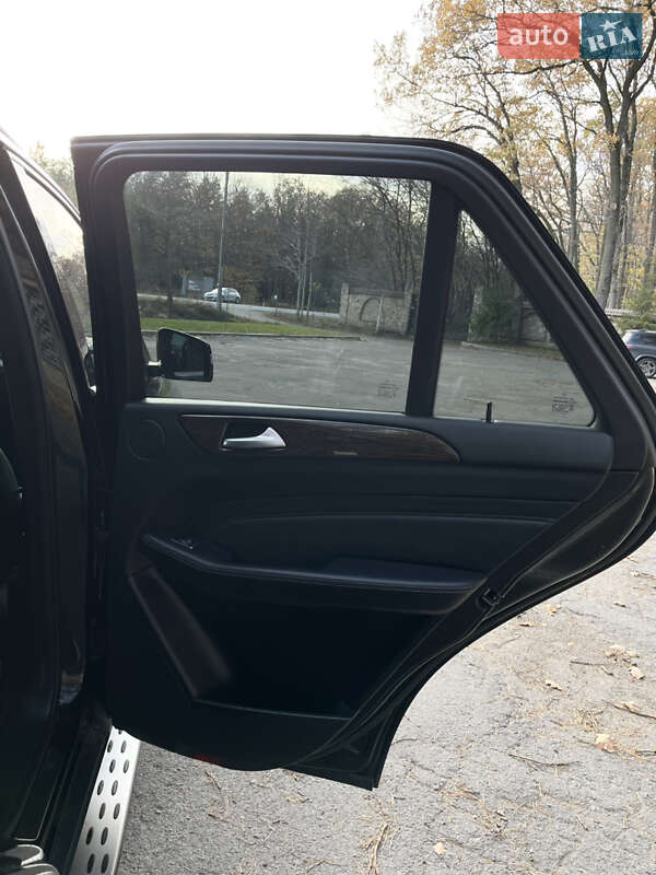 Позашляховик / Кросовер Mercedes-Benz M-Class 2011 в Рівному