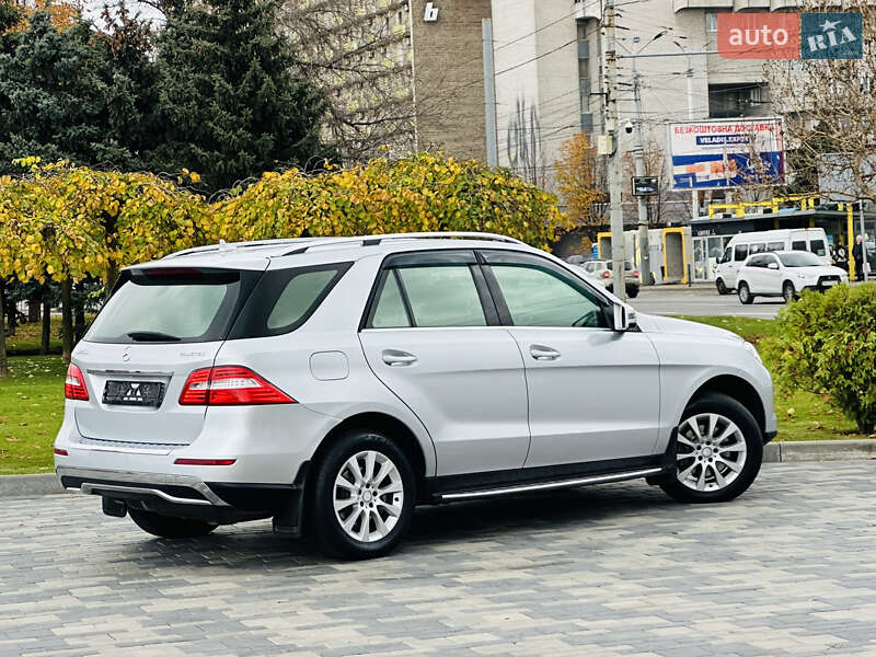 Позашляховик / Кросовер Mercedes-Benz M-Class 2013 в Дніпрі