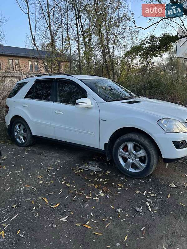 Позашляховик / Кросовер Mercedes-Benz M-Class 2010 в Чернівцях фото 6 Позашляховик / Кросовер Mercedes-Benz M-Class 2010 в Чернівцях