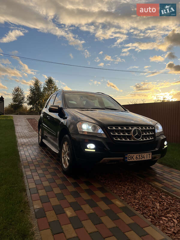 Позашляховик / Кросовер Mercedes-Benz M-Class 2009 в Вараші