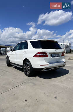 Внедорожник / Кроссовер Mercedes-Benz M-Class 2012 в Мукачево