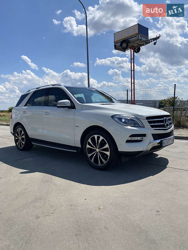 Внедорожник / Кроссовер Mercedes-Benz M-Class 2012 в Мукачево