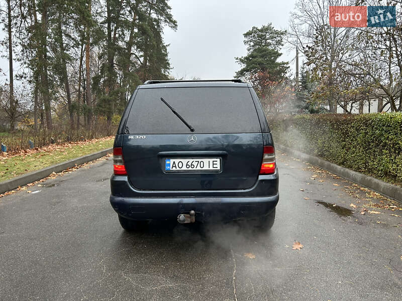 Внедорожник / Кроссовер Mercedes-Benz M-Class 2000 в Киеве