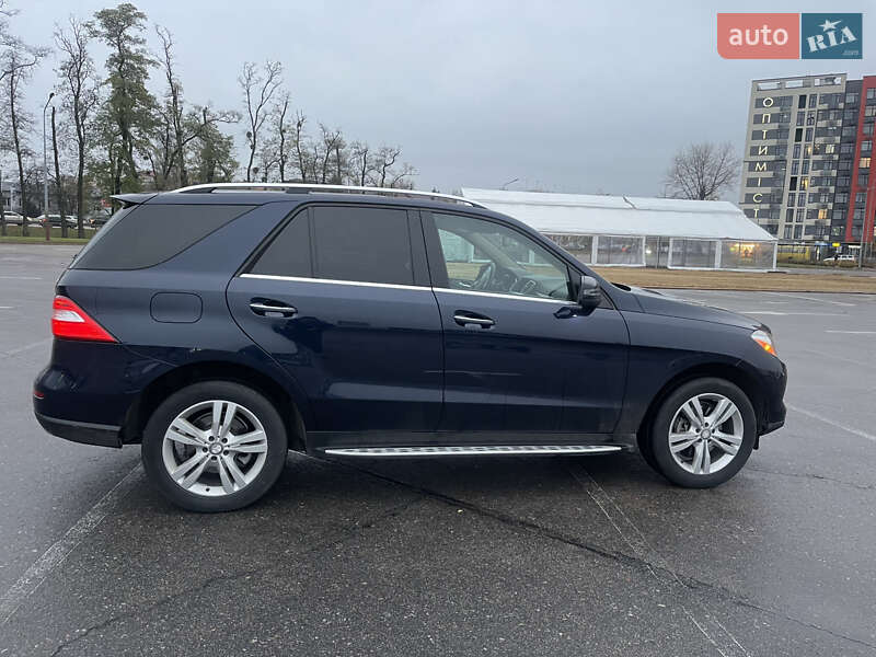 Внедорожник / Кроссовер Mercedes-Benz M-Class 2015 в Киеве