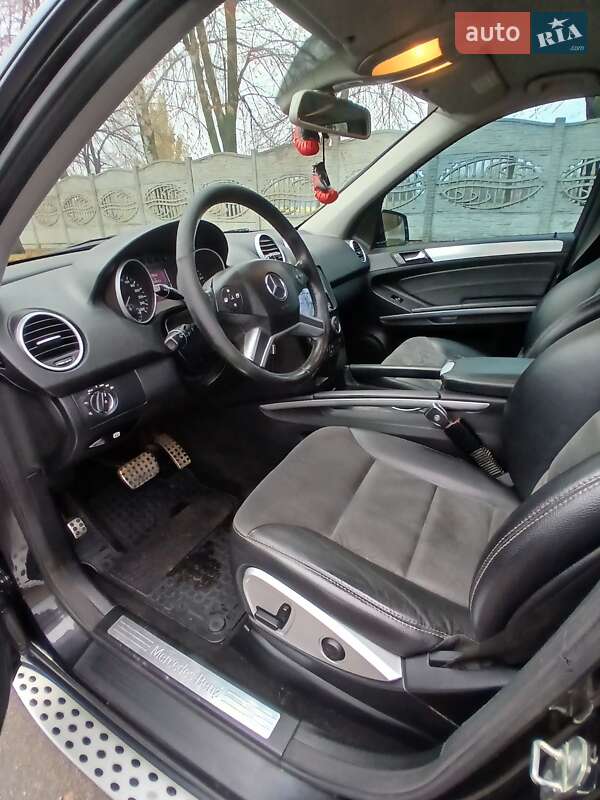 Позашляховик / Кросовер Mercedes-Benz M-Class 2010 в Солоному