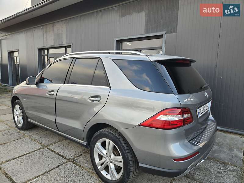 Внедорожник / Кроссовер Mercedes-Benz M-Class 2011 в Львове