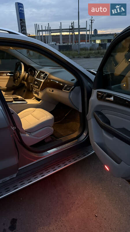 Позашляховик / Кросовер Mercedes-Benz M-Class 2012 в Шепетівці