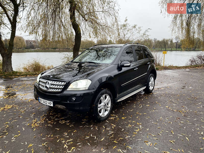 Mercedes-Benz M-Class 2005 Mercedes-Benz M-Class 2005