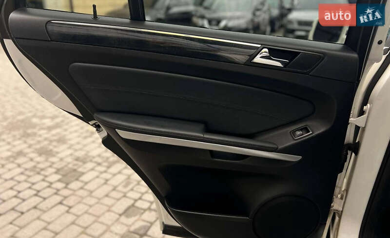 Внедорожник / Кроссовер Mercedes-Benz M-Class 2011 в Косове