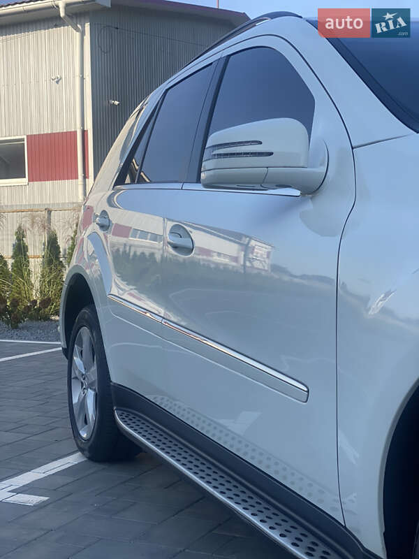 Внедорожник / Кроссовер Mercedes-Benz M-Class 2011 в Луцке