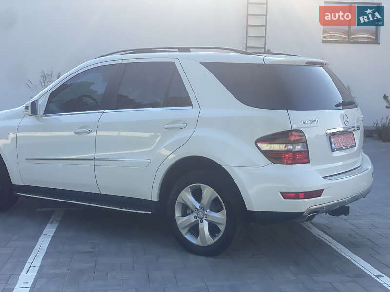 Внедорожник / Кроссовер Mercedes-Benz M-Class 2011 в Луцке